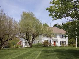 沼泽农场奎奇宾馆，位于Quechee的酒店