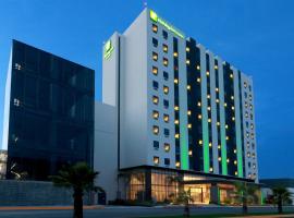 Holiday Inn & Suites - Monterrey Apodaca Zona Airport, an IHG Hotel，位于蒙特雷的带停车场的酒店