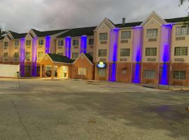 Days Inn & Suites by Wyndham Tampa/Raymond James Stadium，位于坦帕的酒店