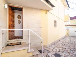 Elegant Vintage Villa- Parede，位于帕雷迪的酒店