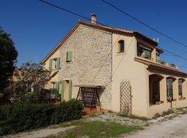 Gîte du Pagoulin - Chambres d'hôtes，位于耶尔的酒店