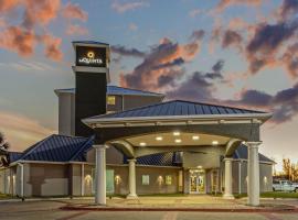 La Quinta Inn & Suites by Wyndham Panama City，位于巴拿马城巴拿马城购物中心附近的酒店