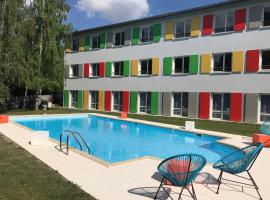Hôtel Full Colors，位于卡莱帕涅的酒店