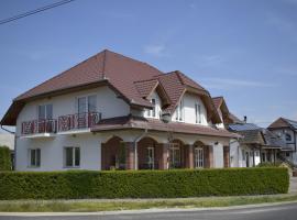 Főnix Apartmanház，位于Nagypáli的家庭/亲子酒店