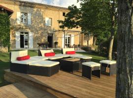 Agréable bastide provençale avec piscine，位于Barcelonne的酒店