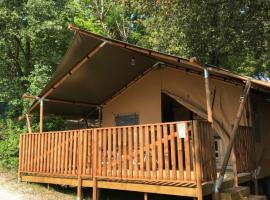 Safaritent Glamping Mar Y Sierrra，位于Casa Castellani的豪华帐篷