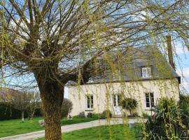au Petit Paradis，位于Sainte-Gauburge-Sainte-Colombe的酒店