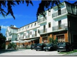 Hotel Abruzzo，位于坎波迪焦韦的酒店