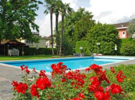 Ferienwohnung mit Garten und Pool in Ascona，位于阿斯科纳的酒店