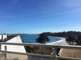 Apt 204, Vue Mer, Accès plage Trestraou, Perros-Guirec，位于佩罗斯-吉雷克的酒店