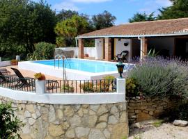La Quinta casa com piscina privada，位于楼尔的酒店