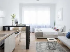 150sqm Main Square Apt!-4 Units-Great for Groups!