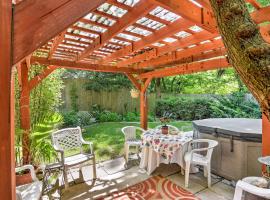 Private Home with Hot Tub and Patio Near Dtwn Tulsa，位于塔尔萨的酒店