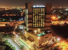 新德里罗希尼皇冠假日酒店，位于新德里DTU附近的酒店