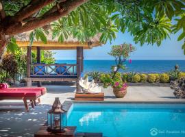 Villa Kamboja - Intimate Luxury Lovina Beach Villa，位于Banjar的别墅