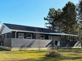 Three-Bedroom Holiday home in Væggerløse 6，位于博托比的酒店