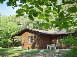 Three-Bedroom Holiday home in Rønne 4，位于伦讷的酒店