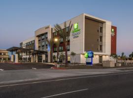 Holiday Inn Express & Suites - Phoenix North - Happy Valley, an IHG Hotel，位于凤凰城普莱森特湖区域公园附近的酒店