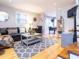 Gorgeous Home 10 min to DC by CozySuites，位于亚历山德里亚的酒店