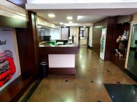 Center Patos Hotel，位于帕图斯迪米纳斯的酒店