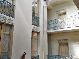 HOTEL MARCEILLAC，位于卡斯特尔萨拉桑的酒店