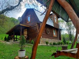 Дерев'яний будинок з банею，位于Oriv的宠物友好酒店