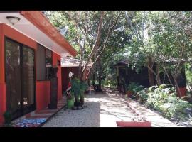 Villa De Los Monos, casitas equipadas en Guanacaste，位于马塔帕洛的酒店