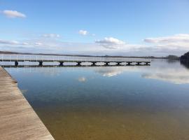 FERIENWOHNUNG AM SEE，位于Seehof的海滩短租房