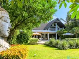 Villa Mahkai - Family and friends Estate!