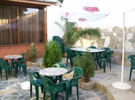 Hotel Avalon，位于Cherven的酒店