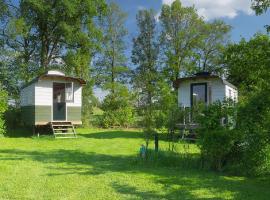 B&B Pipowagen "het Wellnesst" op Wellness Camping en B&B Stoltenborg，位于Winterswijk-Meddo的Spa酒店