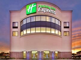Holiday Inn Express- Waterloo/Cedar Falls, an IHG Hotel，位于滑铁卢的带停车场的酒店