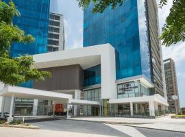 Crowne Plaza Barranquilla, an IHG Hotel，位于巴兰基亚蓝色花园购物中心附近的酒店
