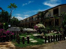 Putra Putri Lodge，位于加央的酒店