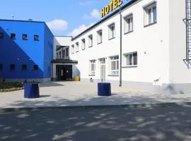 Hotel Sportowy，位于沃尔什滕绿山城机场 - IEG附近的酒店