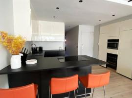 modern appartement near beach in Knokke，位于克诺克－海斯特的酒店