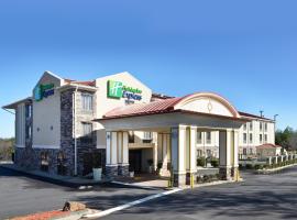 亚特兰大斯通山快捷假日酒店，位于石头山的酒店