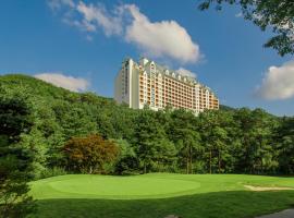 Yangji Pine Resort，位于龙仁市德平恐龙植物园附近的酒店