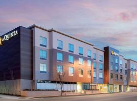 La Quinta Inn & Suites by Wyndham Kansas City Beacon Hill，位于堪萨斯城的低价酒店