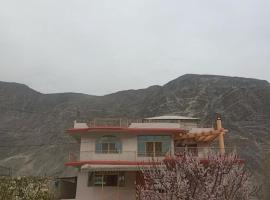 Heaven Lodge Gilgit，位于吉尔吉特的酒店