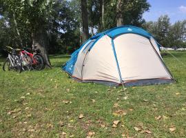 Tóparti Camping，位于蒂萨菲赖德的豪华帐篷营地