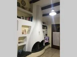 Casita blanca con fibra óptica y piscina cominutaria