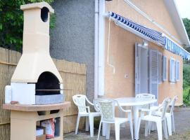 Comfortable house in La Pila with terrace and parking，位于Marmi的酒店