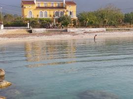 Tilde on the beach, Apts - Sami Kefalonia，位于萨米的酒店