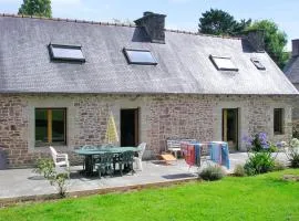 Maison confortable à Plehedel avec cheminée