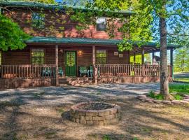 Lake House with Hot Tub and Fire Pit - 1 Mi to Marina!，位于Frogue的酒店