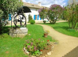 Maison de 4 chambres avec piscine partagee jardin amenage et wifi a Saint Vincent la Chatre，位于Saint-Vincent-la-Châtre的度假屋