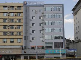 7天优品昆明东站菊花机场大巴地铁站店，位于昆明的酒店