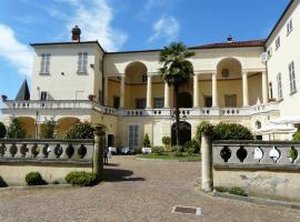 Relais Castello Di Viale，位于Dusino的酒店