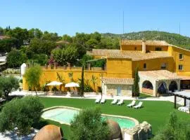 Spacious villa in Can Trabal with private pool and jacuzzi 980 m²